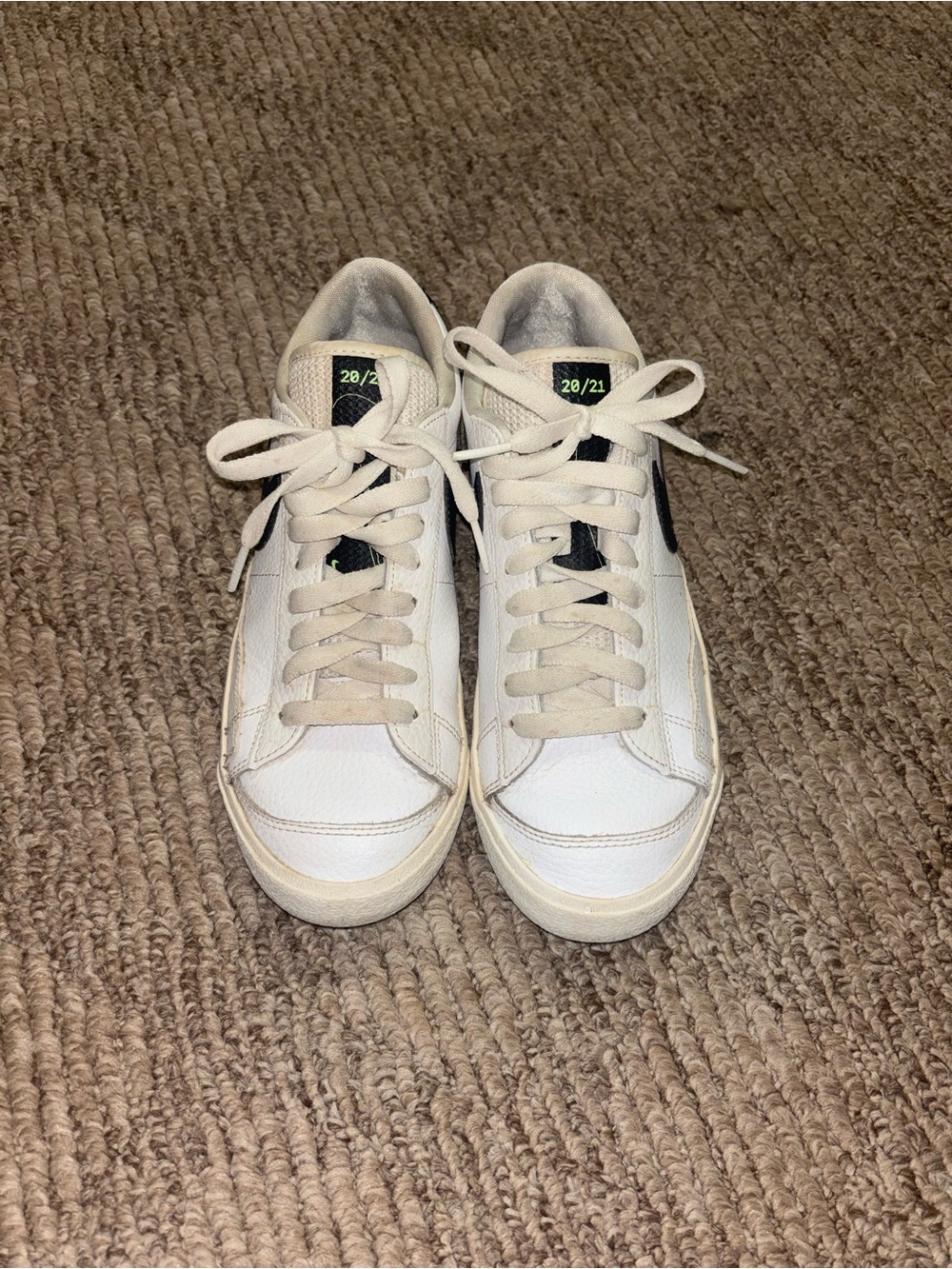 White Low-Top nike blazer Sneakers with dark green Accent